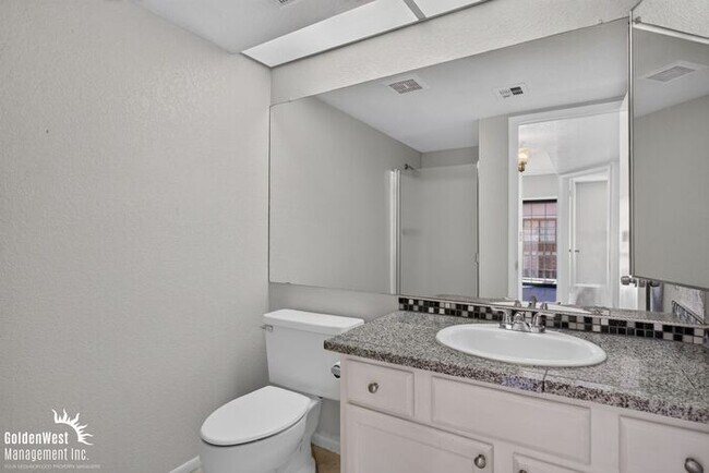 Building Photo - Beautiful 2Bdm 2Ba Condo with Community Pool in Mesa!