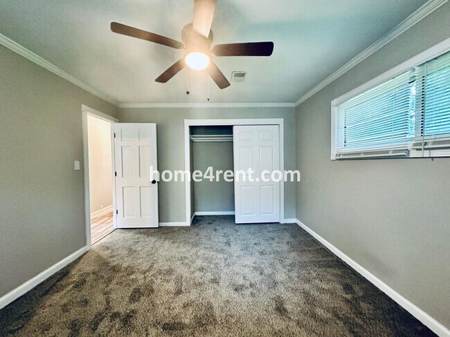 Building Photo - Lovely Three Bedroom Home in KCMO and an Updated Kitchen  w/ Granite and SS Appliances, including...