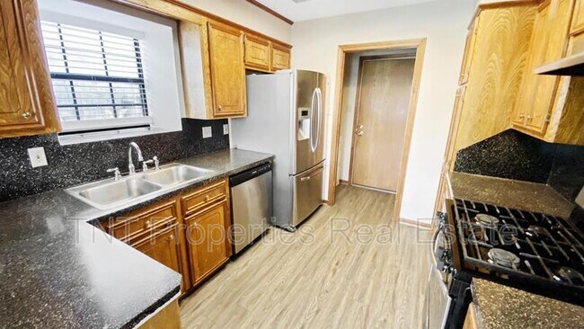 Building Photo - 2901 Pueblo Ct S