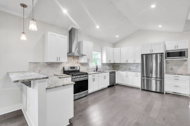 Building Photo - Stunning 3-Bedroom, 2-Bathroom Home Featuring Open-Concept Luxury Living $2150/mo rent