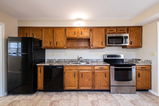 Building Photo - 4 bed 1 bath home for rent