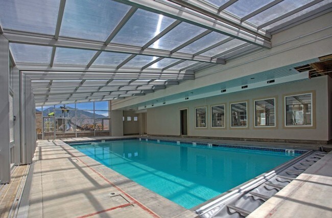 Building Photo - 972 S High Ridge Dr