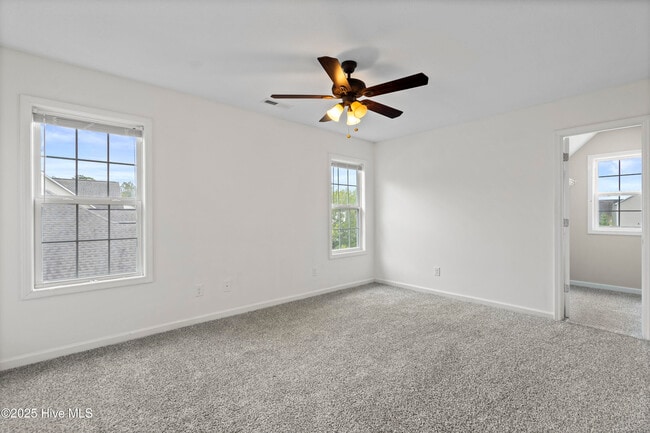Building Photo - 207 Riverstone Ct