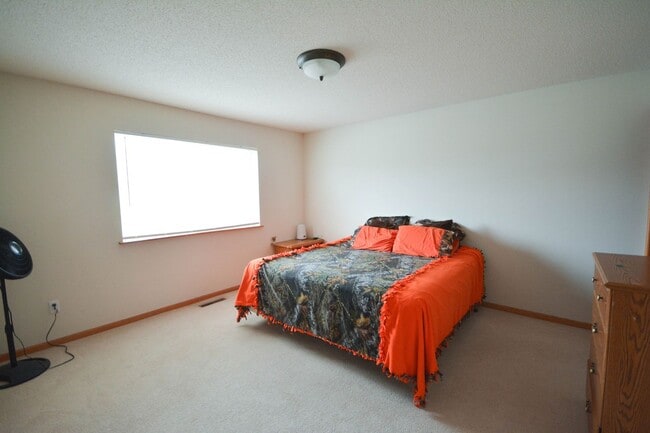 Building Photo - One level living in this end unit townhome!