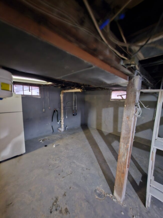 Building Photo - 38 1st St