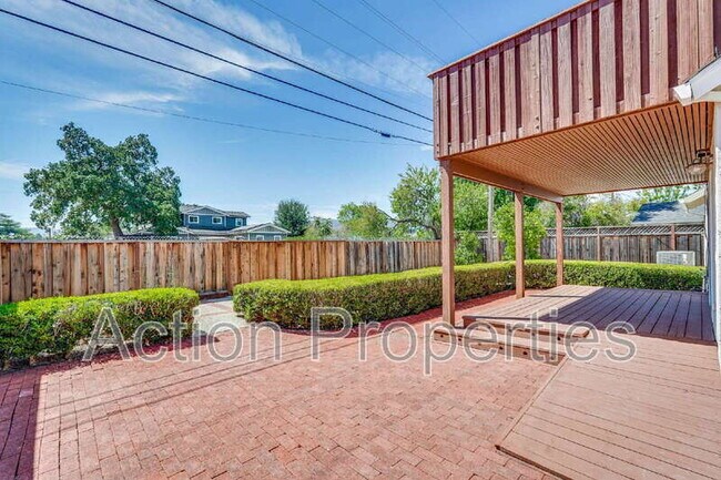 Building Photo - 3806 Century Dr