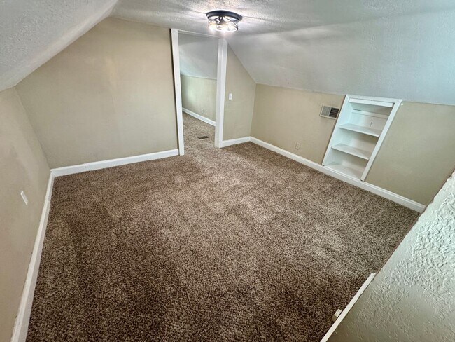 Building Photo - 2542 Glen Echo Dr