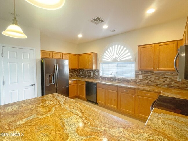 Building Photo - 4015 E Sourwood Dr