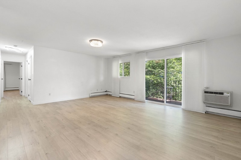 Building Photo - 11 Crescent Dr