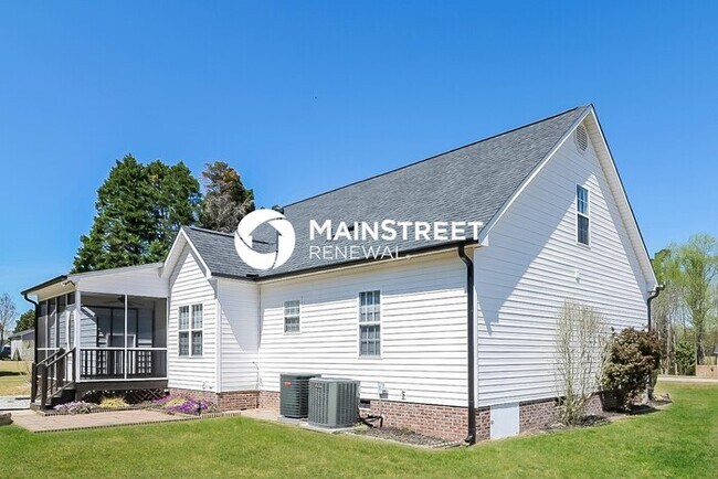 Building Photo - 3 Bedroom Pet-Friendly Home in FOUR OAKS, NC with Main Street Renewal