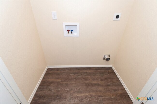 Building Photo - 608 Rowdy Dr