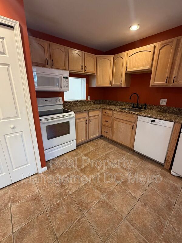 Building Photo - 1406 Carrollsburg Pl SW