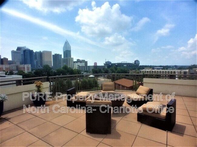 Building Photo - 718 W Trade St