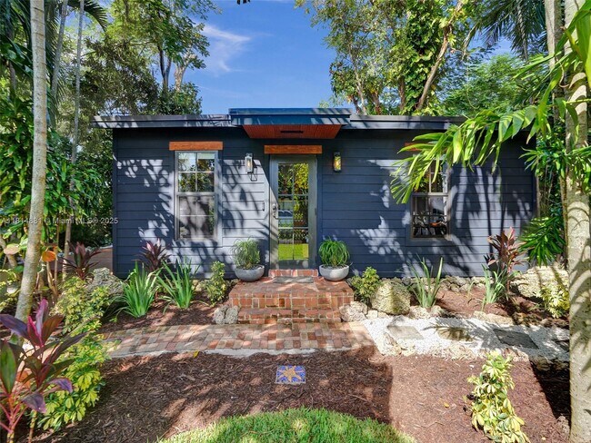 Building Photo - 6401 SW 42nd Terrace