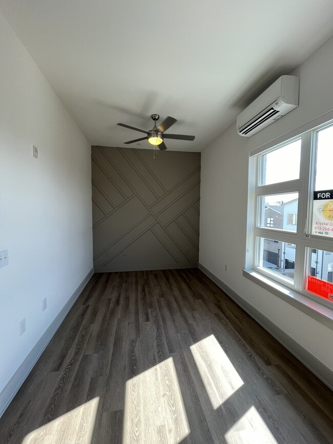 Building Photo - Studio Apartment minutes to Downtown Nashv...