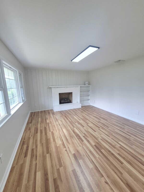 Building Photo - 200 Wellview Dr