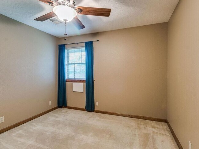 Building Photo - *Rare Find* Stunning Brookhaven 4 Bed 2.5 ...