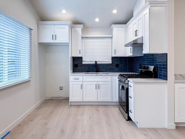 Building Photo - This newly remodeled 1-bedroom, 1-bathroom...