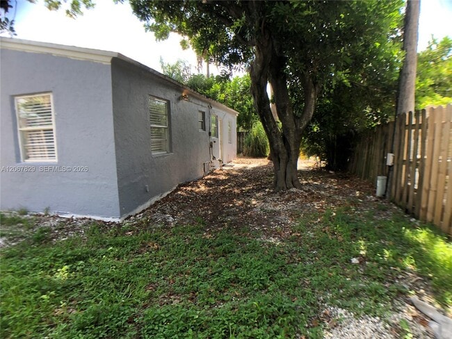 Building Photo - 2111 Monroe Terrace