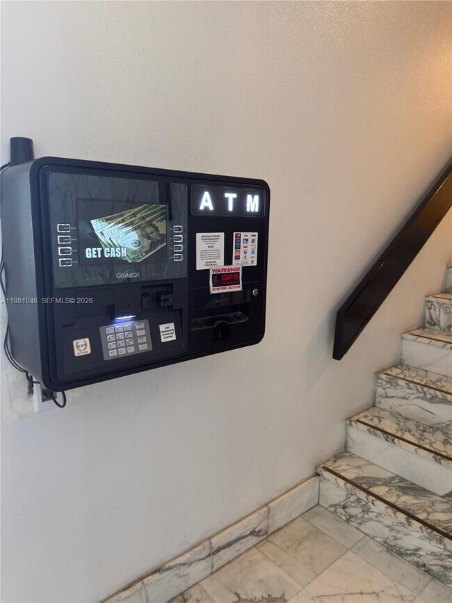 Building Photo - 3675 N Country Club Dr