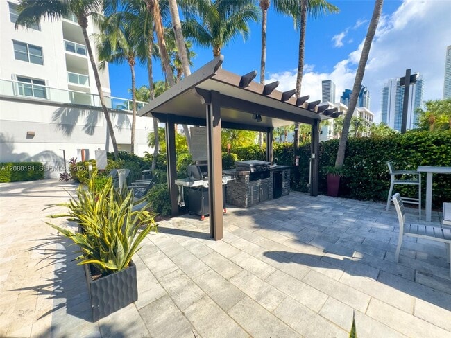 Building Photo - 17050 N Bay Rd