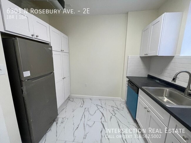 Building Photo - 6301 N Rosebury Ave