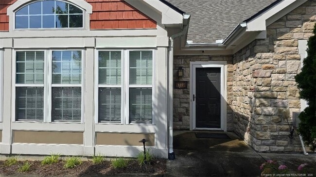 Building Photo - 127 Nandina Ct