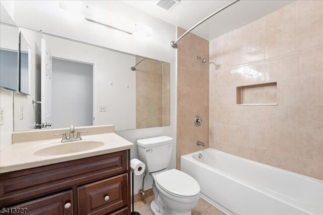 Building Photo - 47 Rutgers Dr