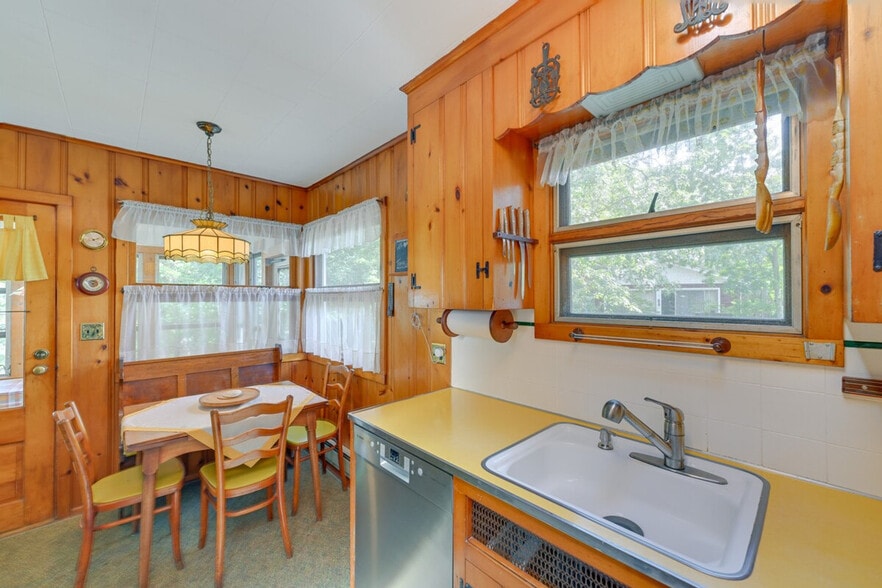 Building Photo - 1955 Haywaters Rd