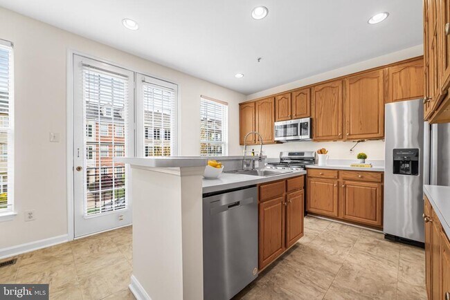 Building Photo - 631 Gatestone St