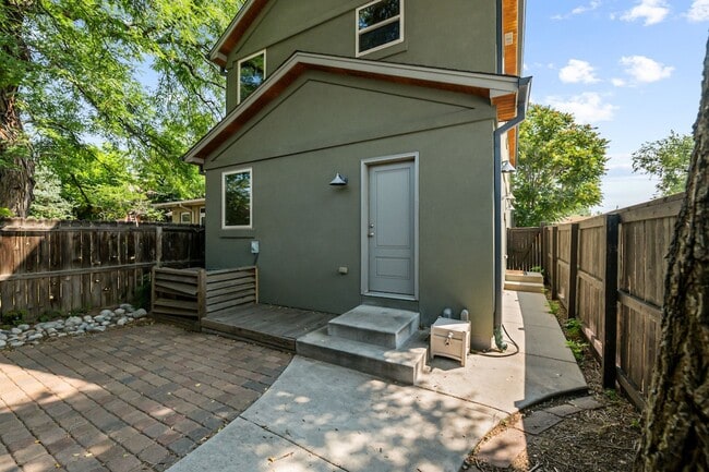 Building Photo - 1275 S Clayton St