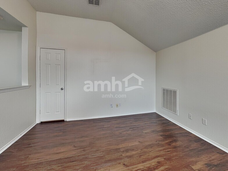 Building Photo - 300 Trailwood Dr