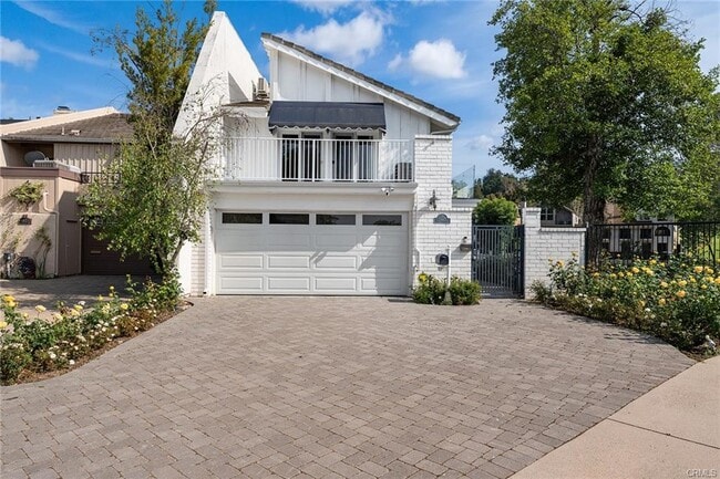 Building Photo - 4625 Park Mirasol