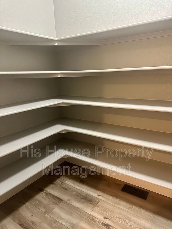 Building Photo - 2278 Stonefish Dr