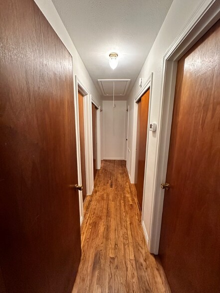 Building Photo - 538 Hillview Rd