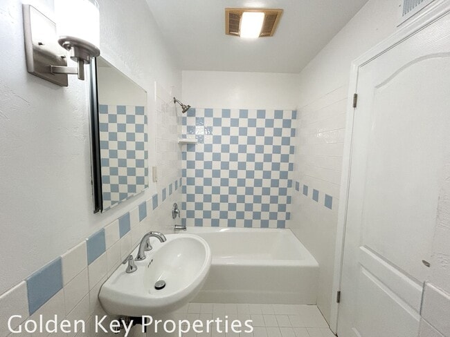 Building Photo - Single Story Home In Cardiff! New Kitchen ...
