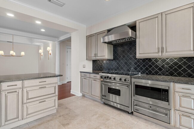Building Photo - 400 Kelly Plantation Dr