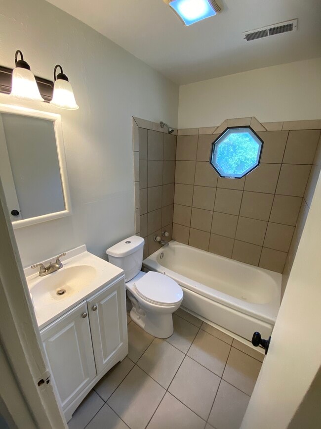 Building Photo - 3379 SW Clare Ave