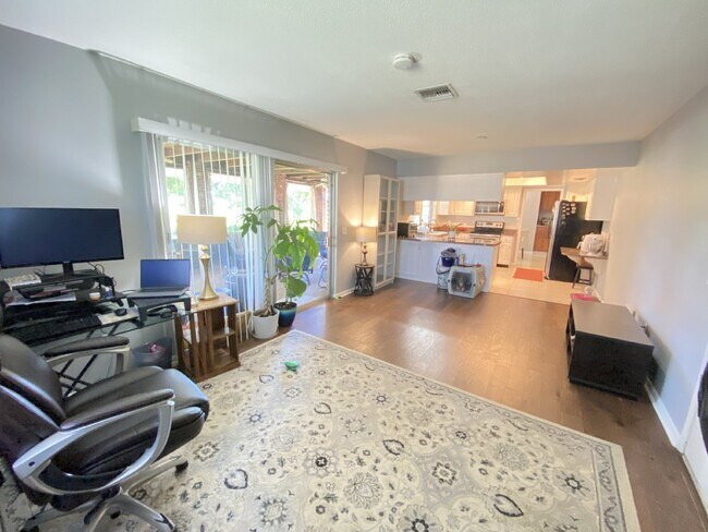 Building Photo - 2668 Bernice Ct