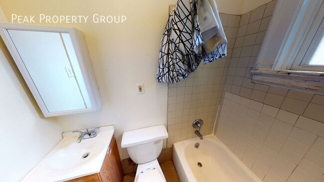 Building Photo - 2431 Vine St