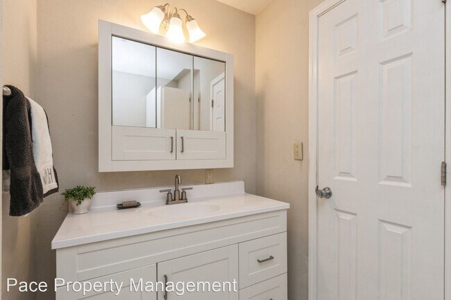 Building Photo - 2 br, 1 bath House - 6627 Preston Terrace ...