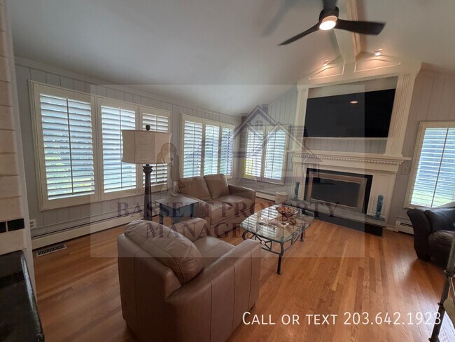 Building Photo - 25 Glenbrook Dr