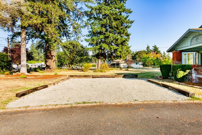 Building Photo - Spacious Lakewood Home with Basement & Outdoor Living **$1000 OFF FIRST MONTH'S RENT**