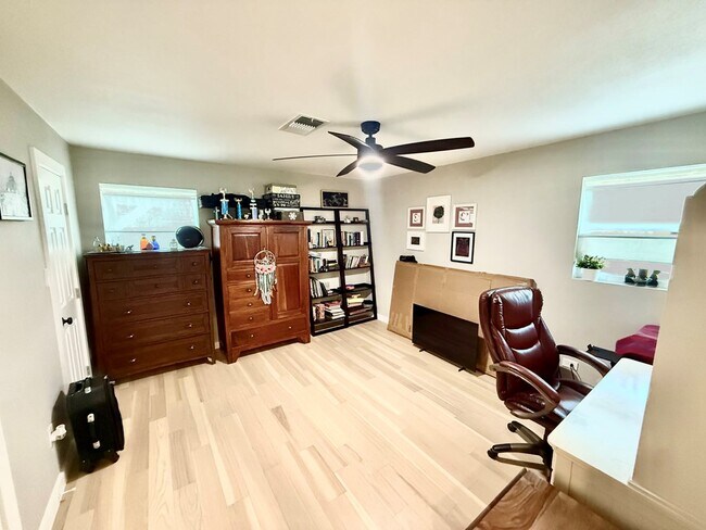 Building Photo - 200 Santa Rita Dr