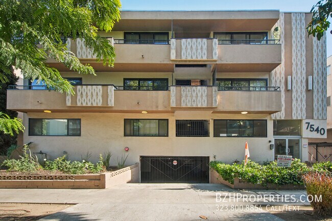 Building Photo - 7540 Hampton Ave
