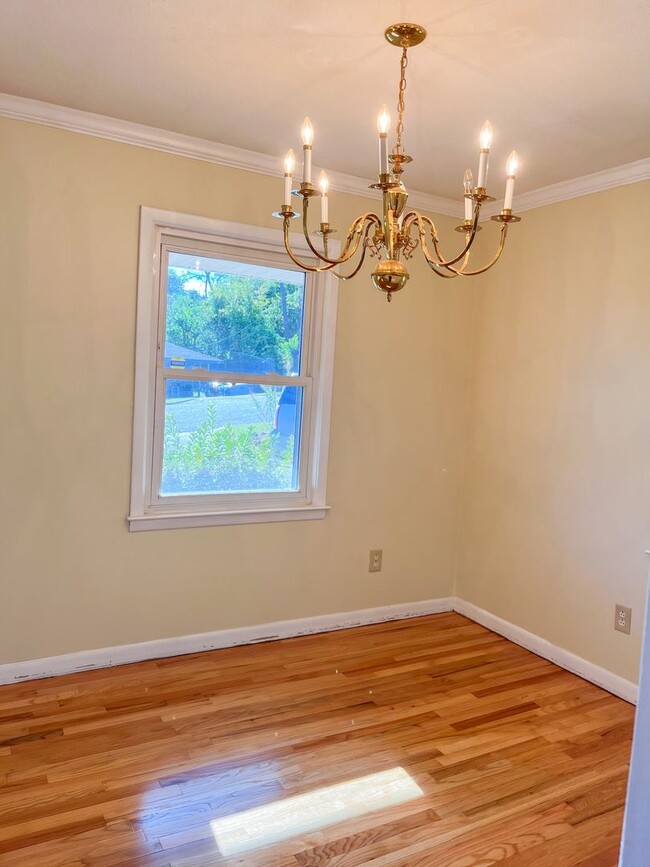 Building Photo - 2117 Clairmont Dr