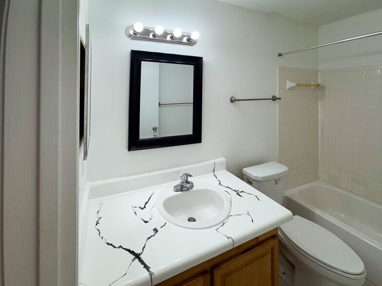 Building Photo - 2866 S University Dr