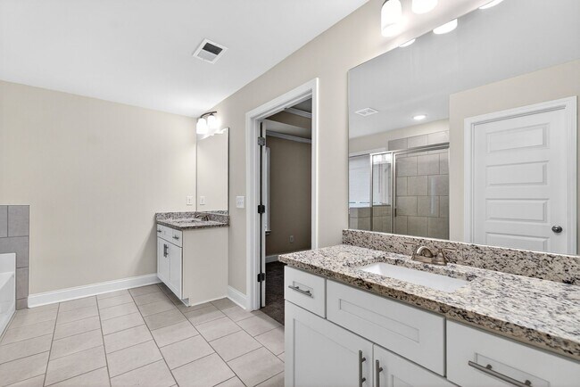 Building Photo - 4 BEDROOM SINGLE FAMILY HOME IN BRASELTON!