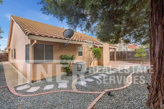 Building Photo - 8948 Warmsprings St