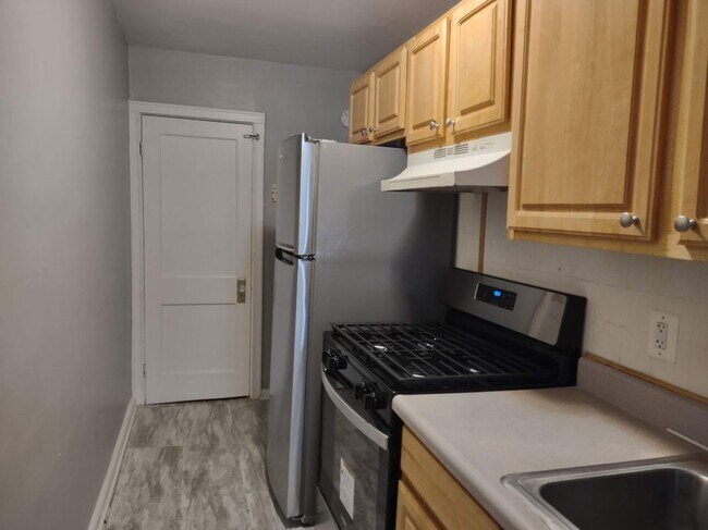 Building Photo - 5028 Chalgrove Ave